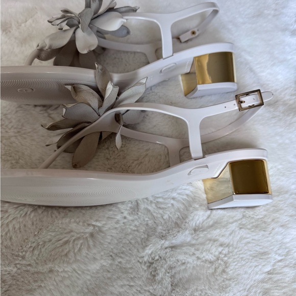 Kate Spade White Floral Women's Sandals - Picture 4 of 8